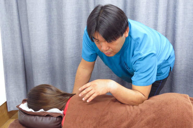 マッサージ整体肘