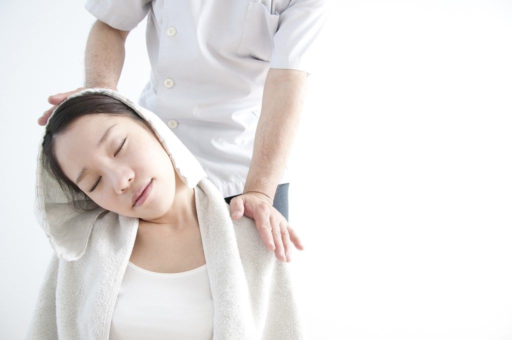 首のマッサージ